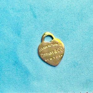 Tiffany & Co. Silver Heart Tag pendant authentic.